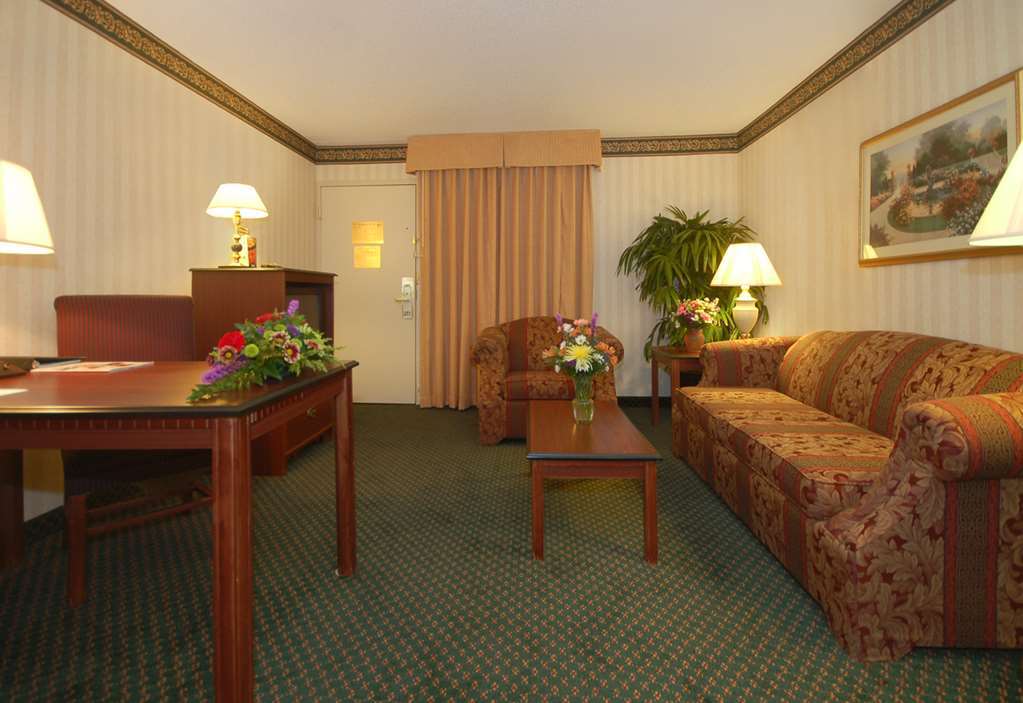 Embassy Suites By Hilton Cincinnati Northeast - Blue Ash Номер фото